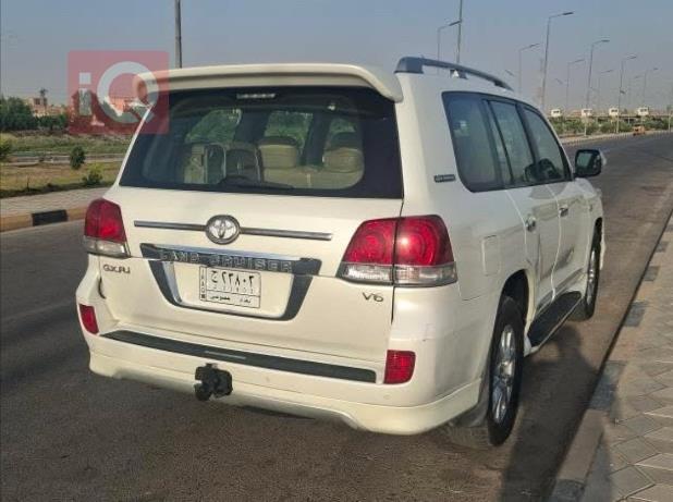 تۆیۆتا لاند کروزەر